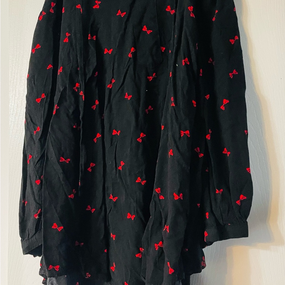 Torrid 3/4 Sleeve Minnie Mouse Bow Black Blouse with Red Bow Accents